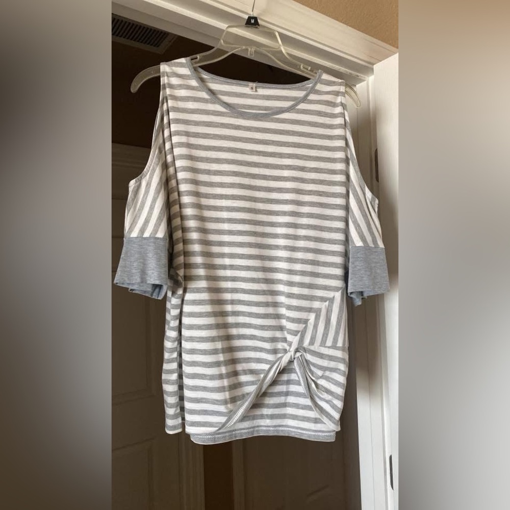 Chic Gray Striped Women's Top